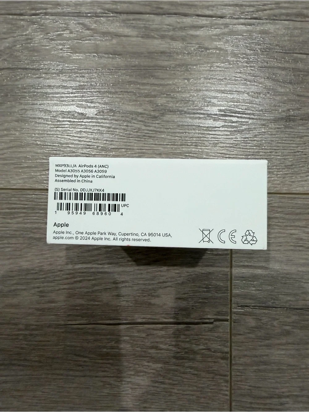 AirPods 4 Box